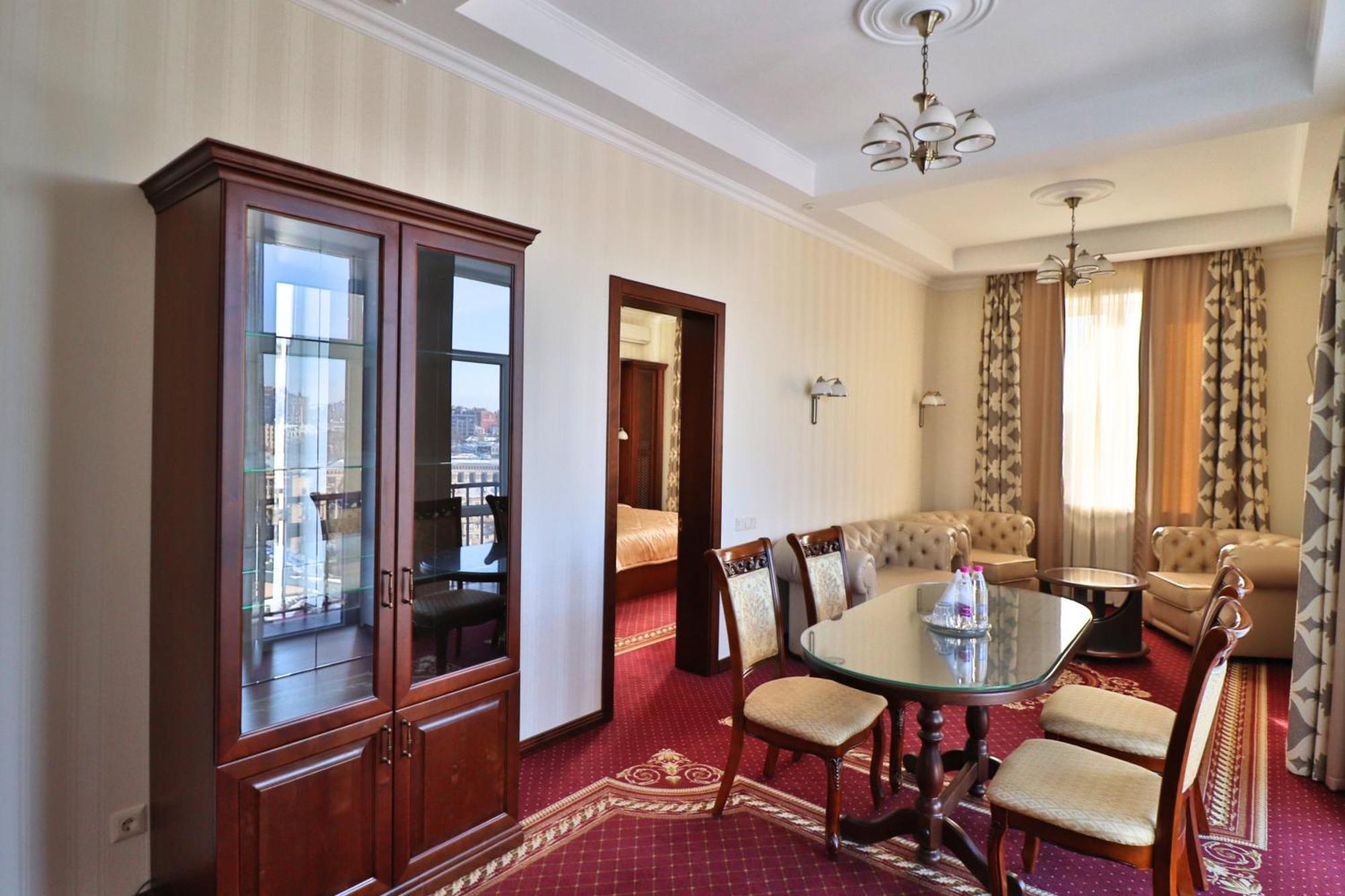 Hotel Ukraine 4*