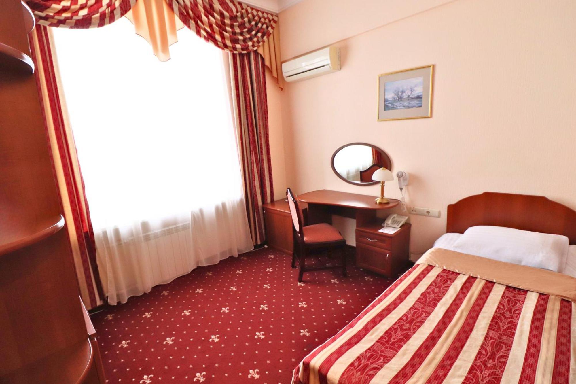 Отель украина 4*
